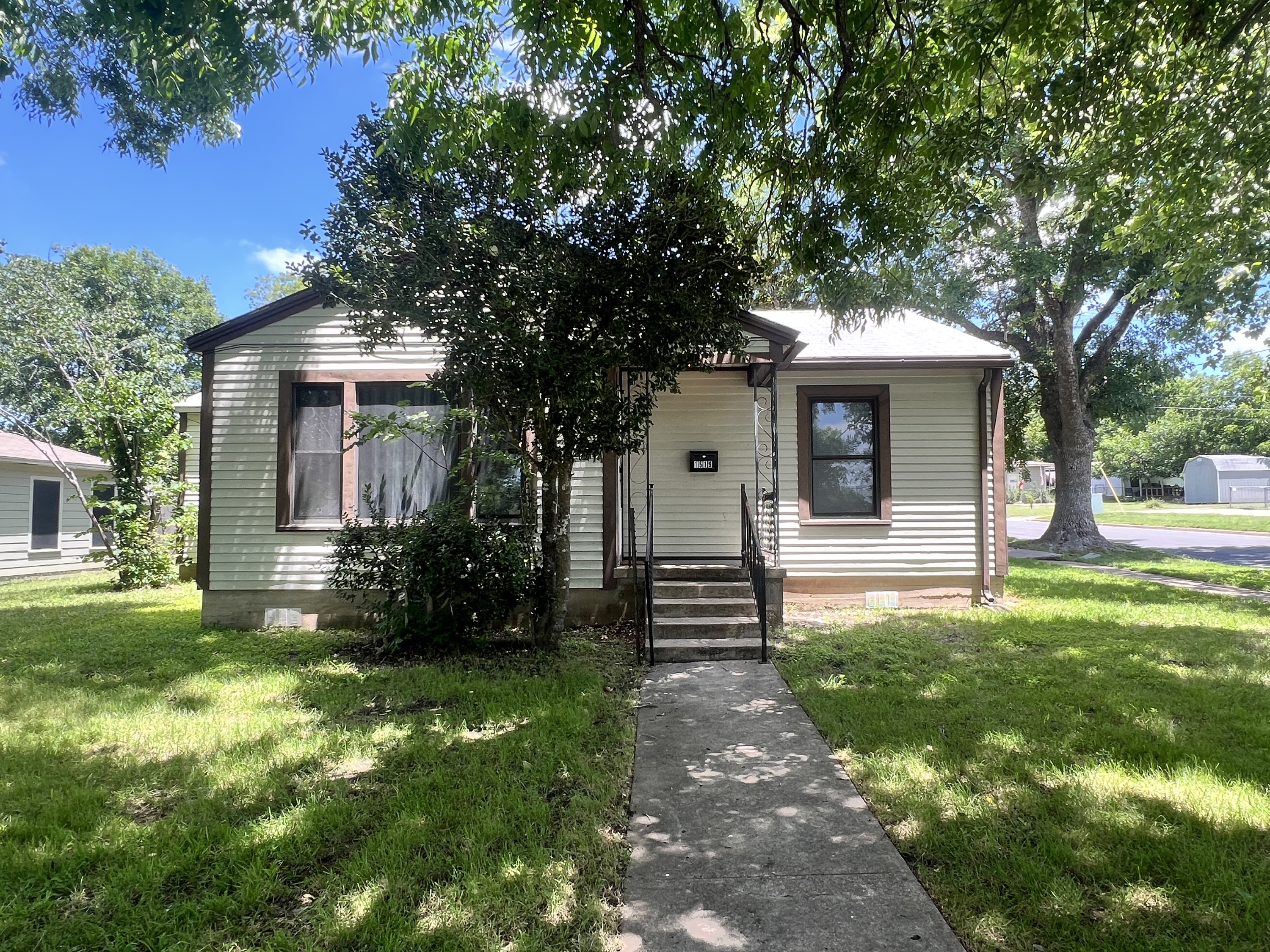 Property main image